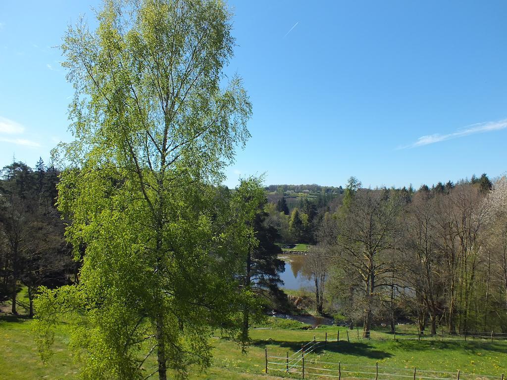 Les Grillons Du Morvan Montsauche-les-Settons Habitación foto